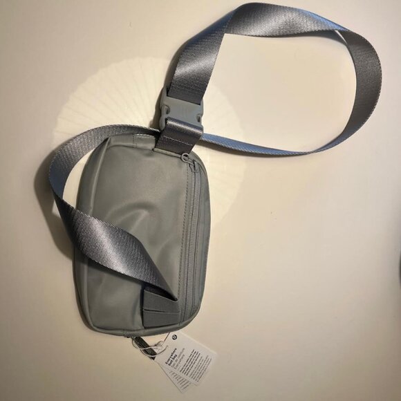 Lululemon Everywhere Belt Bag *Extended Strap - Picture 5 of 6